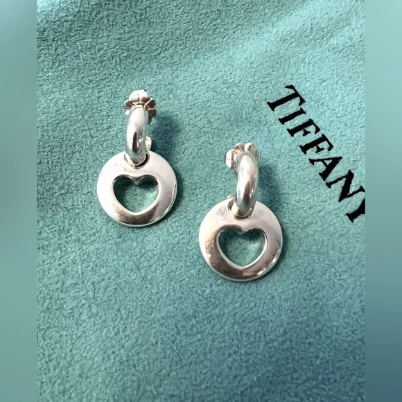 Tiffany & Co. 1999 Heart Cutout silver earrings - Picture 2 of 7